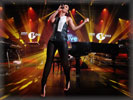Alicia Keys Singing on the Stage, Feet