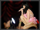 Katy Perry, Singing on the Stage